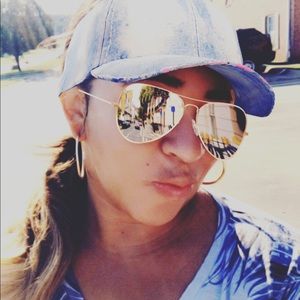 Meet your Posher Nicole!